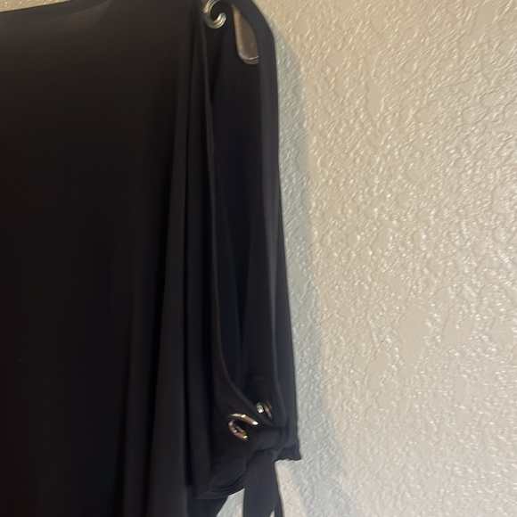 Chico’s Black Cold Shoulder Top Size S/M - Picture 5 of 6